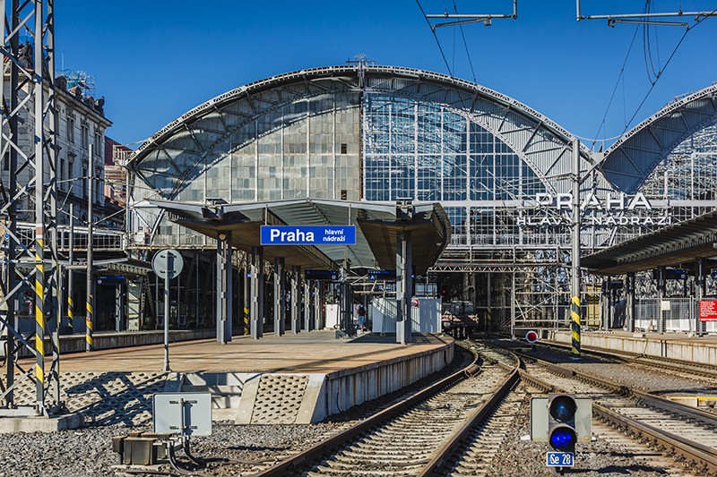 PRAHA HLAVNÍ NÁDRAŽÍ – OBNOVA OCELOVÉ KONSTRUKCE HISTORICKÉ HALY NÁSTUPIŠŤ